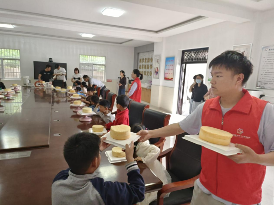Kaiyun 开云体育建设村：手工制作小蛋糕 甜蜜烘焙满心意